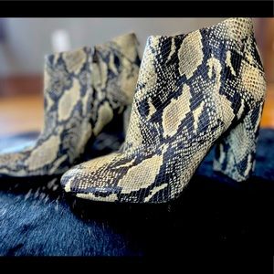 Sam Edelman Python printed leather ankle boots size 8.5